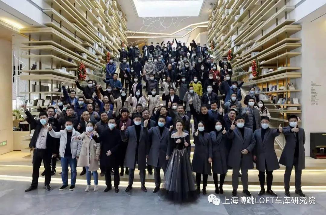 怀化全国一百多人在华侨城汉口道6号参观研讨LOFT专利车库技术！